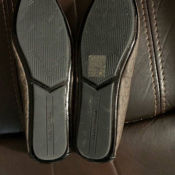 Brand new authentic size 9 Michael Kors flats - Picture 2 of 2